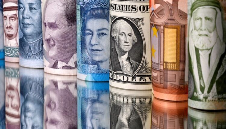 Dollar holds advantage over low-yielders, risk currencies slip back