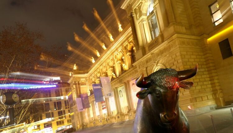 European stocks reverse course to trade lower as virus worries mount