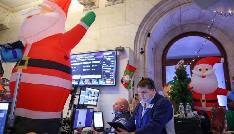 Analysis-Investors count on bonds to rescue battered 60/40 portfolio in 2023