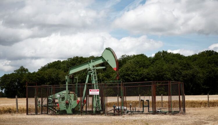 Oil slips in thin trade